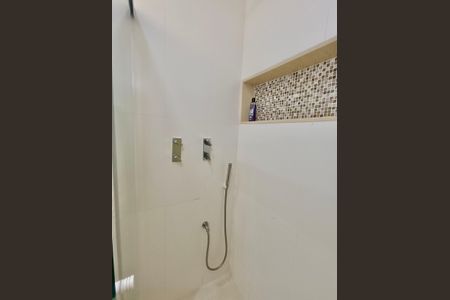 Apartamento à venda com 110m², 3 quartos e 1 vaga Apartamento à venda com 110m², 3 quartos e 1 vagaBanheiro social