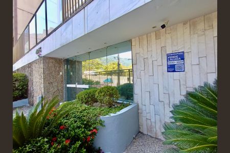 Apartamento à venda com 110m², 3 quartos e 1 vaga Apartamento à venda com 110m², 3 quartos e 1 vagaFachada com cartaz QA.
