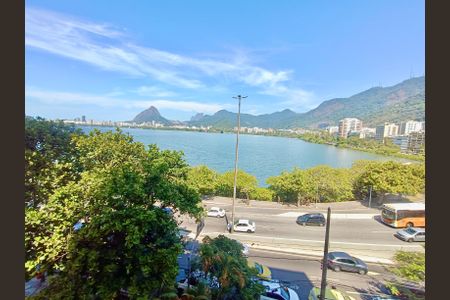Apartamento à venda com 110m², 3 quartos e 1 vaga Apartamento à venda com 110m², 3 quartos e 1 vagaSala vista