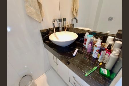 Apartamento à venda com 110m², 3 quartos e 1 vaga Apartamento à venda com 110m², 3 quartos e 1 vagaBanheiro Suíte 2