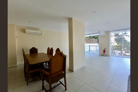 Apartamento à venda com 110m², 3 quartos e 1 vaga Apartamento à venda com 110m², 3 quartos e 1 vagaÁrea Comum - Playground