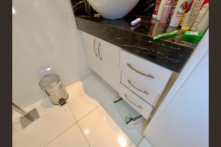 Apartamento à venda com 110m², 3 quartos e 1 vaga Apartamento à venda com 110m², 3 quartos e 1 vagaBanheiro Suíte 2