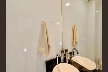 Apartamento à venda com 110m², 3 quartos e 1 vaga Apartamento à venda com 110m², 3 quartos e 1 vagaBanheiro Suíte 2