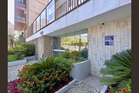 Apartamento à venda com 110m², 3 quartos e 1 vaga Apartamento à venda com 110m², 3 quartos e 1 vagaFachada com cartaz QA.
