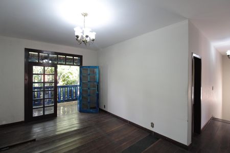 Casa à venda com 760m², 4 quartos e 10 vagasHall dos Quartos