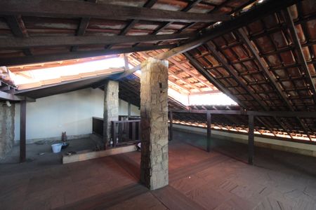 Casa à venda com 760m², 4 quartos e 10 vagasSótão