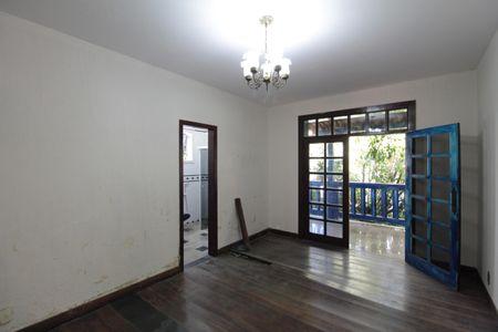 Casa à venda com 760m², 4 quartos e 10 vagasHall dos Quartos