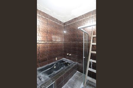 Casa à venda com 760m², 4 quartos e 10 vagasBanheiro da Suite 1