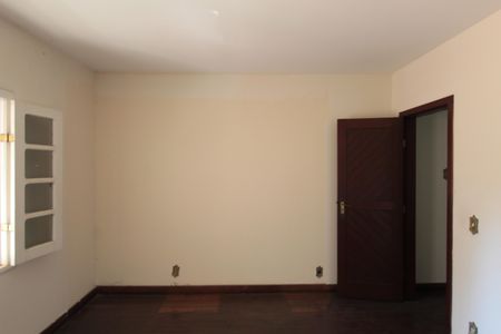 Casa à venda com 760m², 4 quartos e 10 vagasQuarto 2