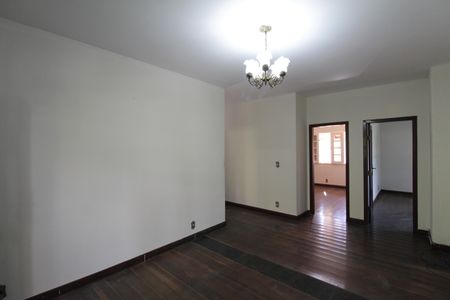 Casa à venda com 760m², 4 quartos e 10 vagasHall dos Quartos