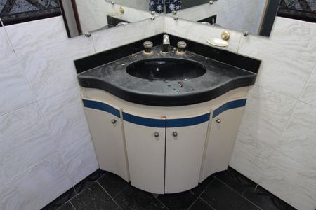 Casa à venda com 760m², 4 quartos e 10 vagasBanheiro da Suite 2