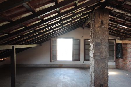 Casa à venda com 760m², 4 quartos e 10 vagasSótão