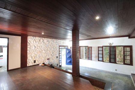 Casa à venda com 760m², 4 quartos e 10 vagasSala