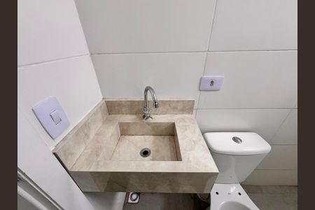 Apartamento para alugar com 47m², 2 quartos e 1 vaga Apartamento para alugar com 47m², 2 quartos e 1 vagaBanheiro