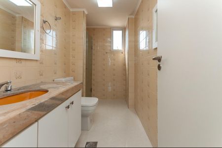 Apartamento para alugar com 120m², 3 quartos e 2 vagasBanheiro do quarto 1 Suíte