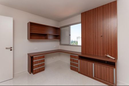 Apartamento para alugar com 120m², 3 quartos e 2 vagasQuarto 2