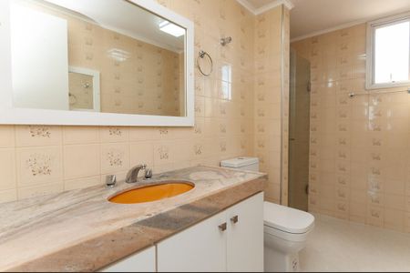 Apartamento para alugar com 120m², 3 quartos e 2 vagasBanheiro do quarto 1 Suíte