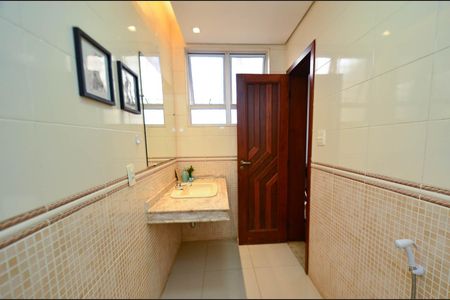 Casa à venda com 360m², 5 quartos e 4 vagas Casa à venda com 360m², 5 quartos e 4 vagasBanheiro suite3