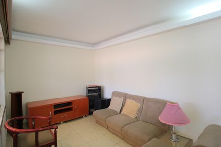 Casa à venda com 105m², 2 quartos e 2 vagasSala