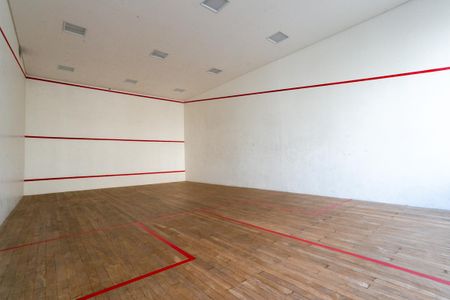 Apartamento à venda com 90m², 1 quarto e 2 vagas Apartamento à venda com 90m², 1 quarto e 2 vagasÁrea comum - Quadra de squash