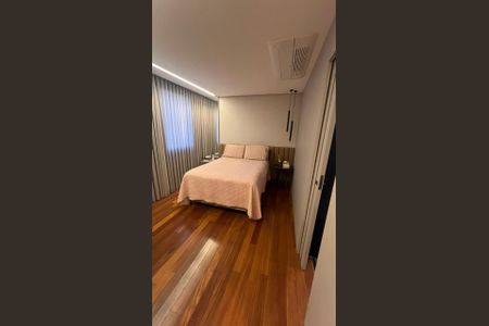 Apartamento à venda com 261m², 4 quartos e 4 vagasQuarto