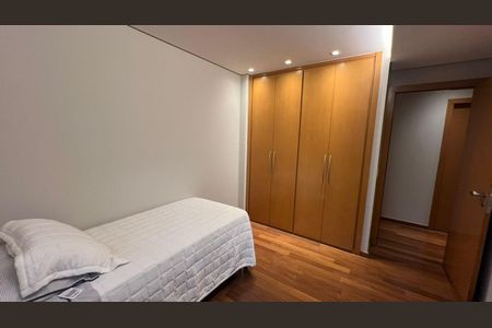 Apartamento à venda com 261m², 4 quartos e 4 vagasQuarto