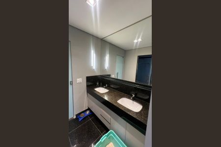 Apartamento à venda com 261m², 4 quartos e 4 vagasBanheiro