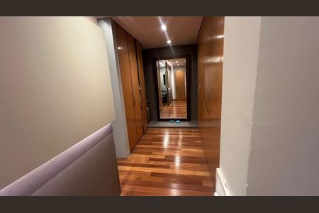 Apartamento à venda com 261m², 4 quartos e 4 vagasCloset