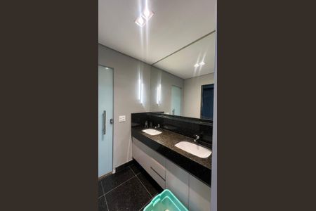 Apartamento à venda com 261m², 4 quartos e 4 vagasBanheiro