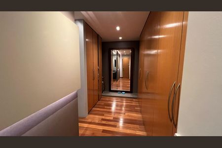 Apartamento à venda com 261m², 4 quartos e 4 vagasCloset