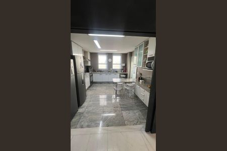 Apartamento à venda com 261m², 4 quartos e 4 vagasCozinha