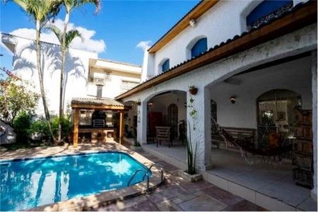 Casa à venda com 324m², 3 quartos e 2 vagas