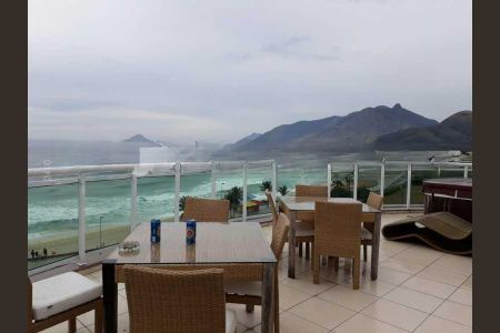 Apartamento à venda com 185m², 2 quartos e sem vaga