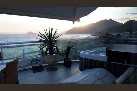 Apartamento à venda com 185m², 2 quartos e sem vaga