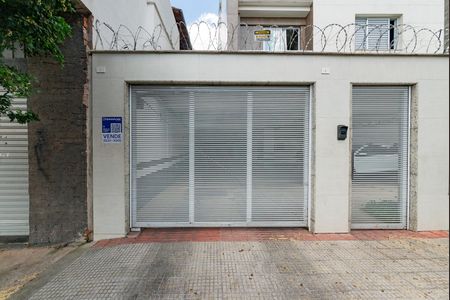 Apartamento à venda com 163m², 4 quartos e 3 vagasPlaca de vende instalada na fachada do prédio (HMFD-344)