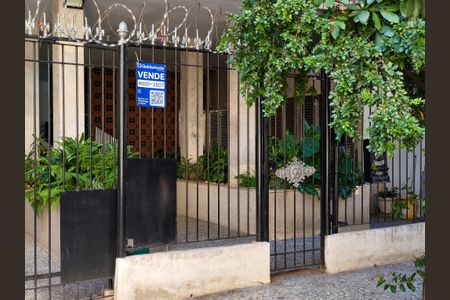 Apartamento à venda com 120m², 3 quartos e 1 vaga Apartamento à venda com 120m², 3 quartos e 1 vagaFachada e placa