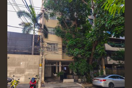 Apartamento à venda com 120m², 3 quartos e 1 vaga Apartamento à venda com 120m², 3 quartos e 1 vagaFachada e placa