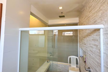 Casa à venda com 669m², 2 quartos e 3 vagas Casa à venda com 669m², 2 quartos e 3 vagasSuíte