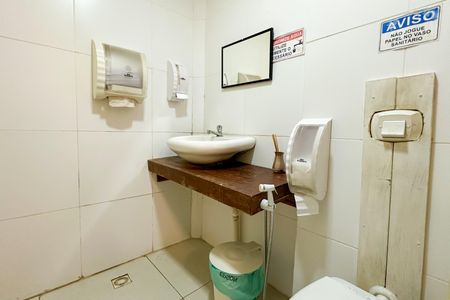 Casa à venda com 669m², 2 quartos e 3 vagas Casa à venda com 669m², 2 quartos e 3 vagasBanheiro Social