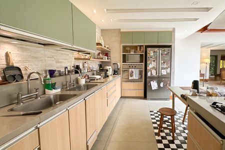 Casa à venda com 669m², 2 quartos e 3 vagas Casa à venda com 669m², 2 quartos e 3 vagasCozinha
