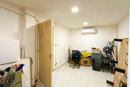 Casa à venda com 669m², 2 quartos e 3 vagas Casa à venda com 669m², 2 quartos e 3 vagasProdutora