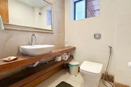 Casa à venda com 669m², 2 quartos e 3 vagas Casa à venda com 669m², 2 quartos e 3 vagasLavabo