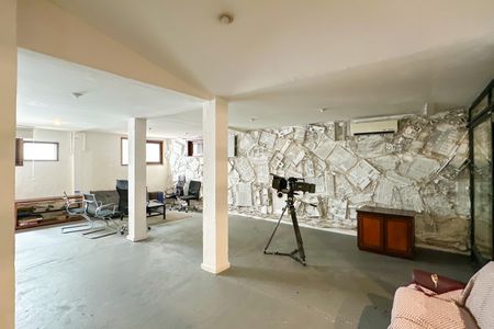 Casa à venda com 669m², 2 quartos e 3 vagas Casa à venda com 669m², 2 quartos e 3 vagasProdutora