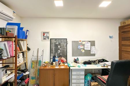 Casa à venda com 669m², 2 quartos e 3 vagas Casa à venda com 669m², 2 quartos e 3 vagasProdutora