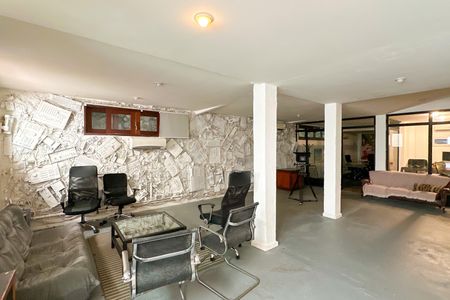 Casa à venda com 669m², 2 quartos e 3 vagas Casa à venda com 669m², 2 quartos e 3 vagasProdutora