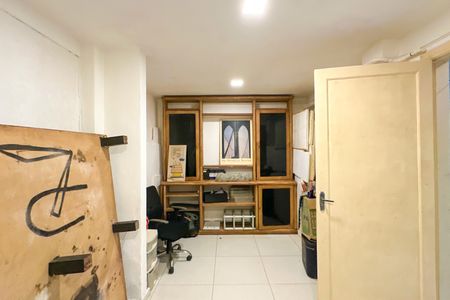 Casa à venda com 669m², 2 quartos e 3 vagas Casa à venda com 669m², 2 quartos e 3 vagasProdutora