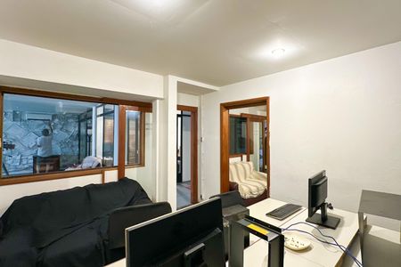 Casa à venda com 669m², 2 quartos e 3 vagas Casa à venda com 669m², 2 quartos e 3 vagasProdutora