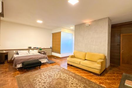 Casa à venda com 669m², 2 quartos e 3 vagas Casa à venda com 669m², 2 quartos e 3 vagasSuíte