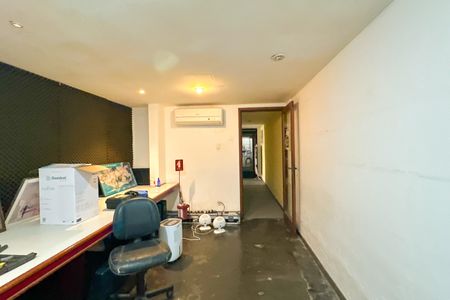 Casa à venda com 669m², 2 quartos e 3 vagas Casa à venda com 669m², 2 quartos e 3 vagasProdutora