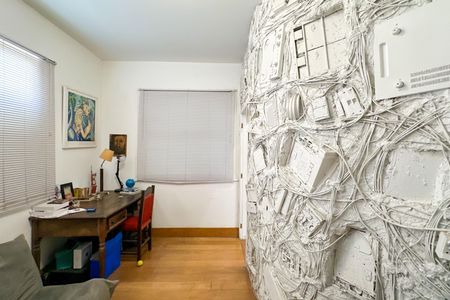 Casa à venda com 669m², 2 quartos e 3 vagas Casa à venda com 669m², 2 quartos e 3 vagasEscritório